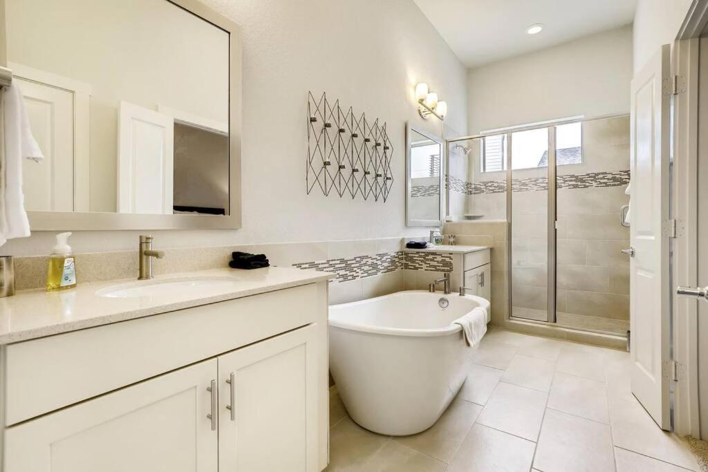 Gorgeous 4 Bed Home On St Mary'S - Minutes To Riverwalk/Pearl ซานอันโตนิโอ ภายนอก รูปภาพ