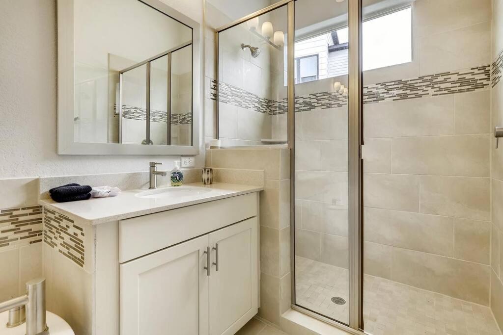 Gorgeous 4 Bed Home On St Mary'S - Minutes To Riverwalk/Pearl ซานอันโตนิโอ ภายนอก รูปภาพ