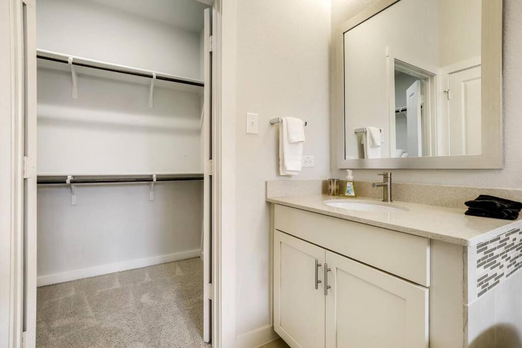 Gorgeous 4 Bed Home On St Mary'S - Minutes To Riverwalk/Pearl ซานอันโตนิโอ ภายนอก รูปภาพ
