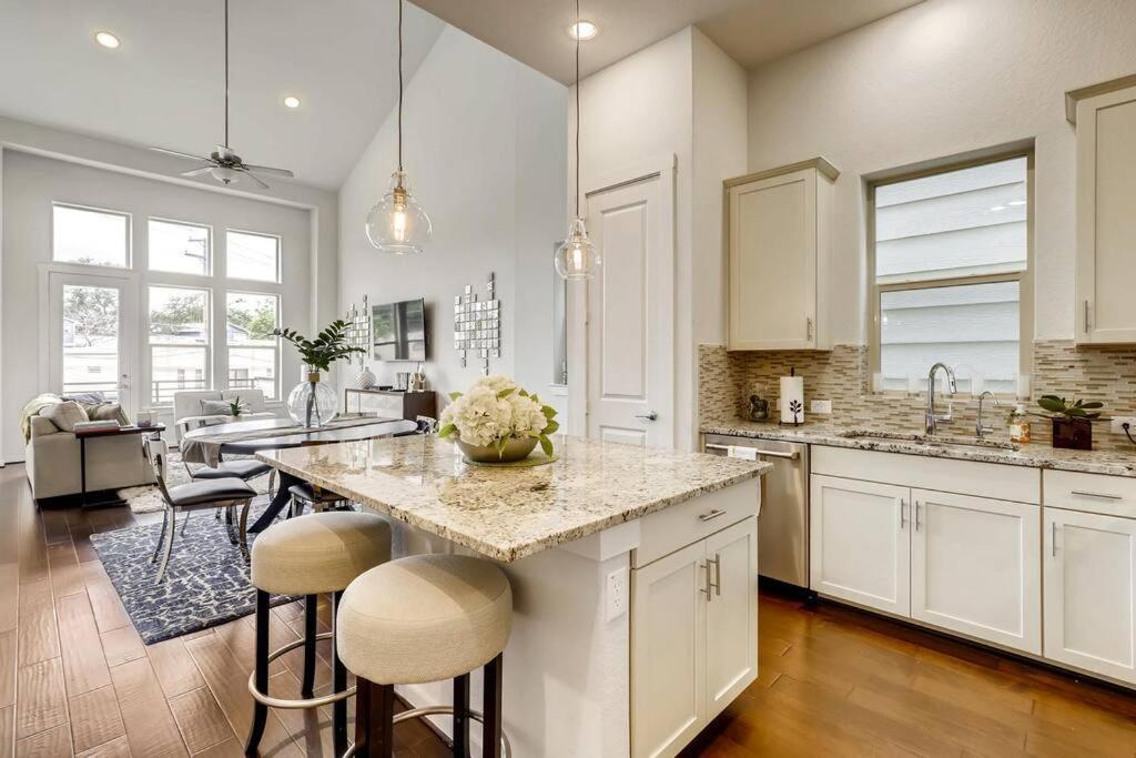 Gorgeous 4 Bed Home On St Mary'S - Minutes To Riverwalk/Pearl ซานอันโตนิโอ ภายนอก รูปภาพ