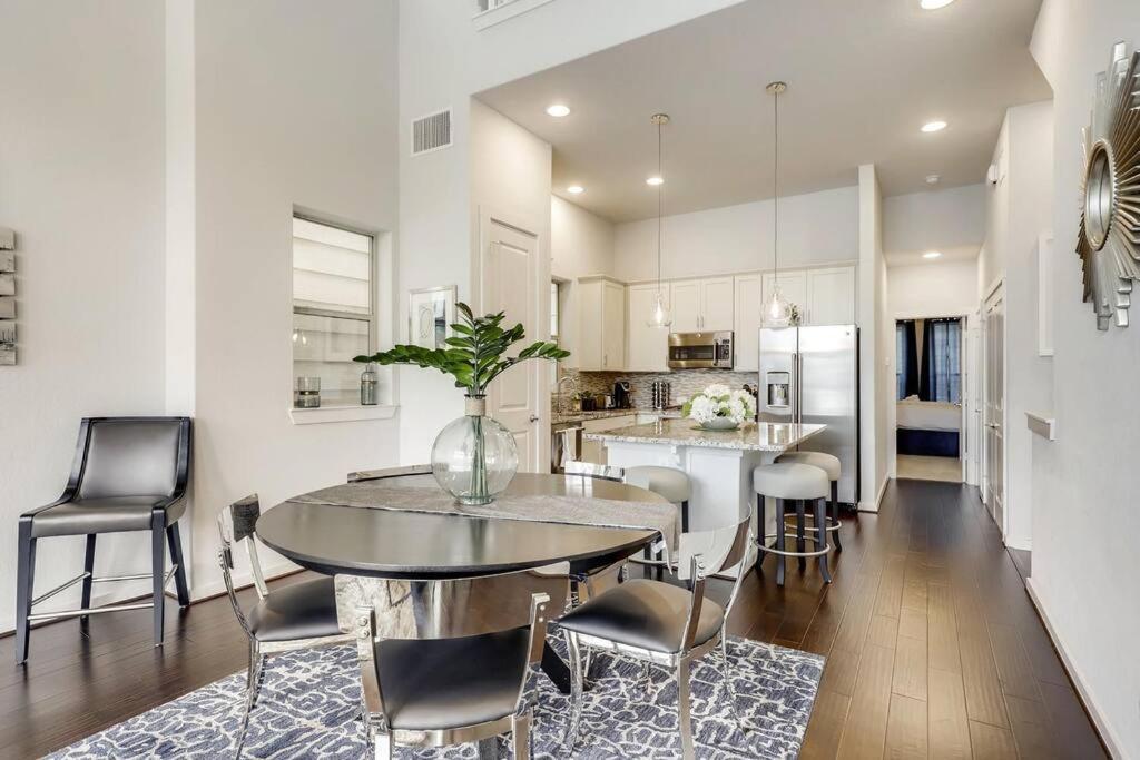 Gorgeous 4 Bed Home On St Mary'S - Minutes To Riverwalk/Pearl ซานอันโตนิโอ ภายนอก รูปภาพ