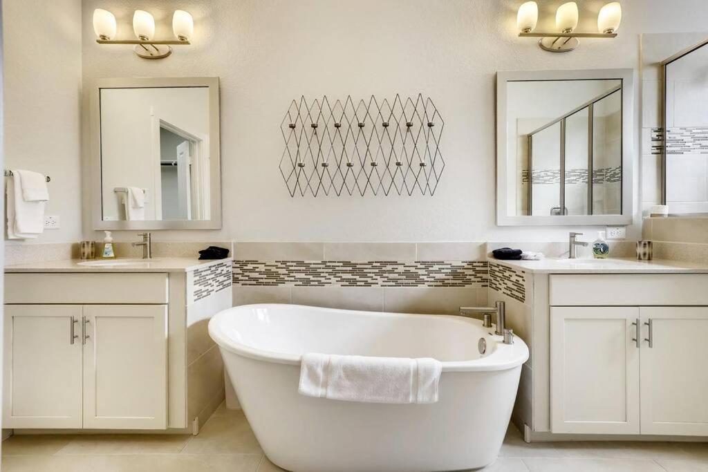 Gorgeous 4 Bed Home On St Mary'S - Minutes To Riverwalk/Pearl ซานอันโตนิโอ ภายนอก รูปภาพ