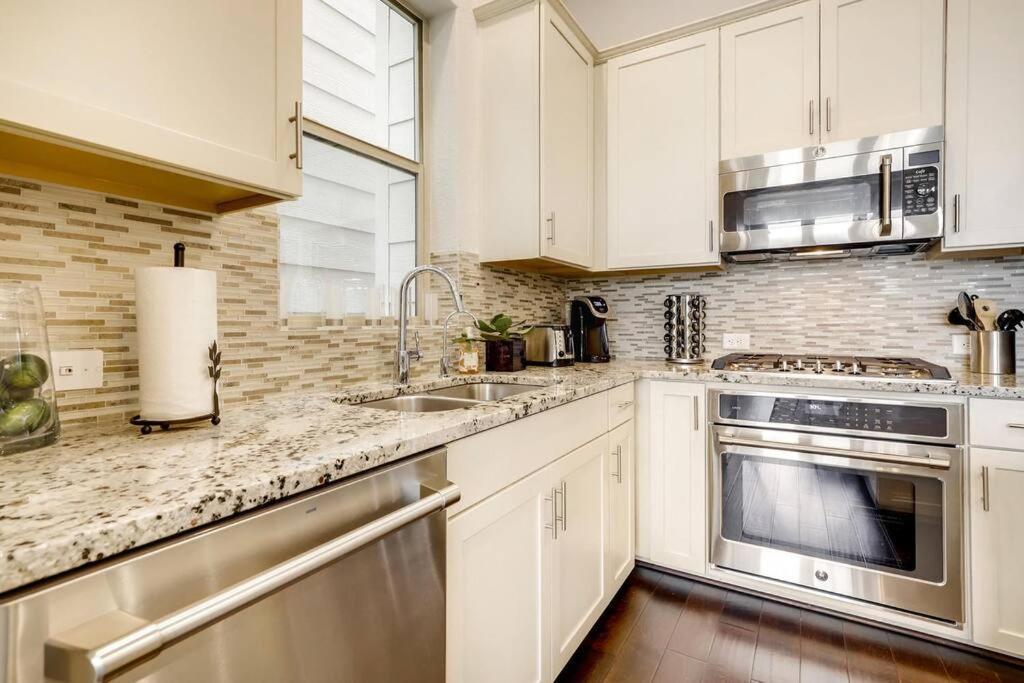 Gorgeous 4 Bed Home On St Mary'S - Minutes To Riverwalk/Pearl ซานอันโตนิโอ ภายนอก รูปภาพ