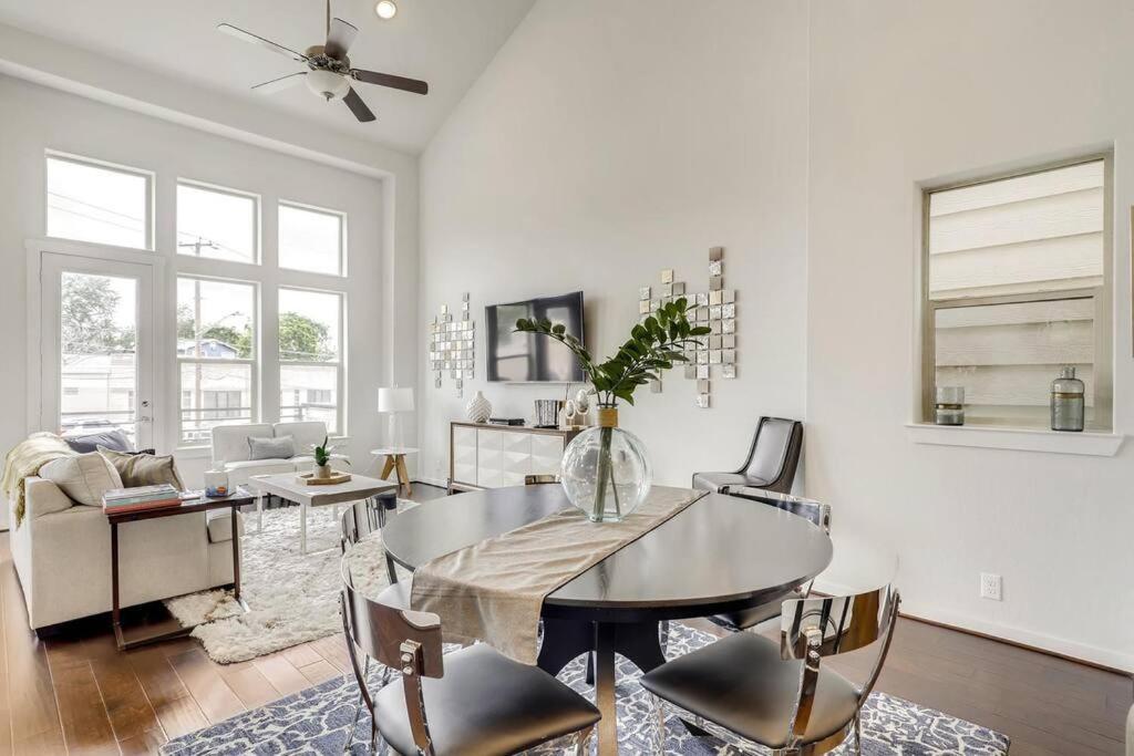 Gorgeous 4 Bed Home On St Mary'S - Minutes To Riverwalk/Pearl ซานอันโตนิโอ ภายนอก รูปภาพ